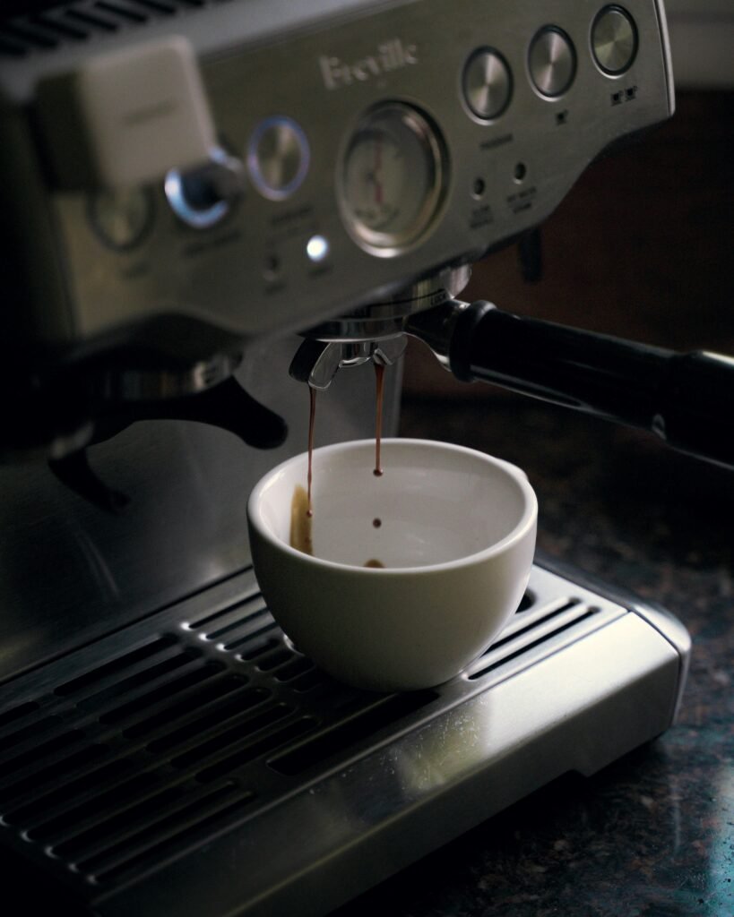 Barista using dual spout portafilter for a single cup alt with barista using dual spout for single cup