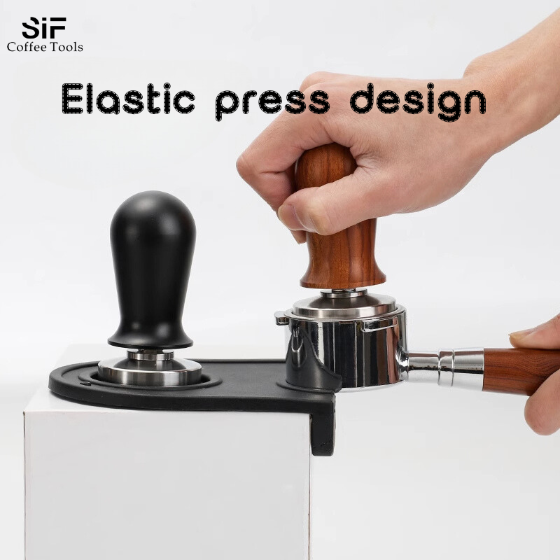 Barista using ergonomic espresso tamper