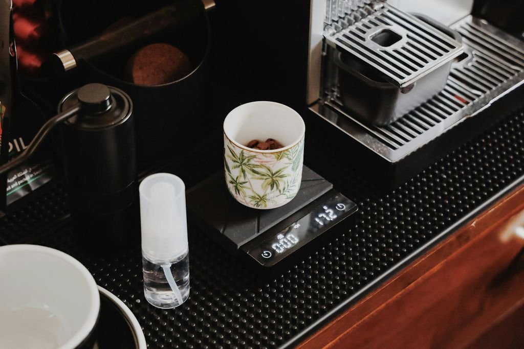 measuring coffee dose on scale
