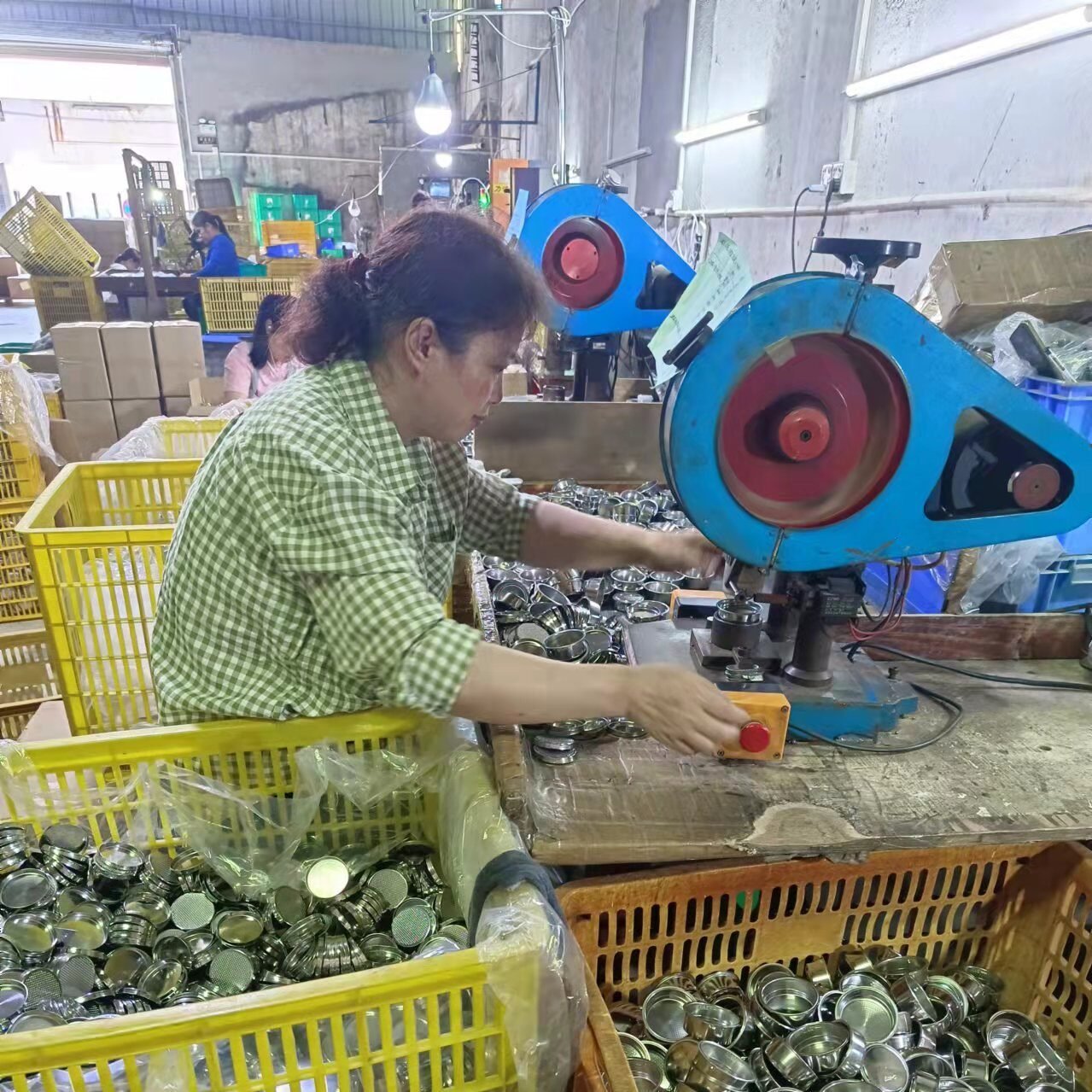 Inspection of precision metal screens and mesh components