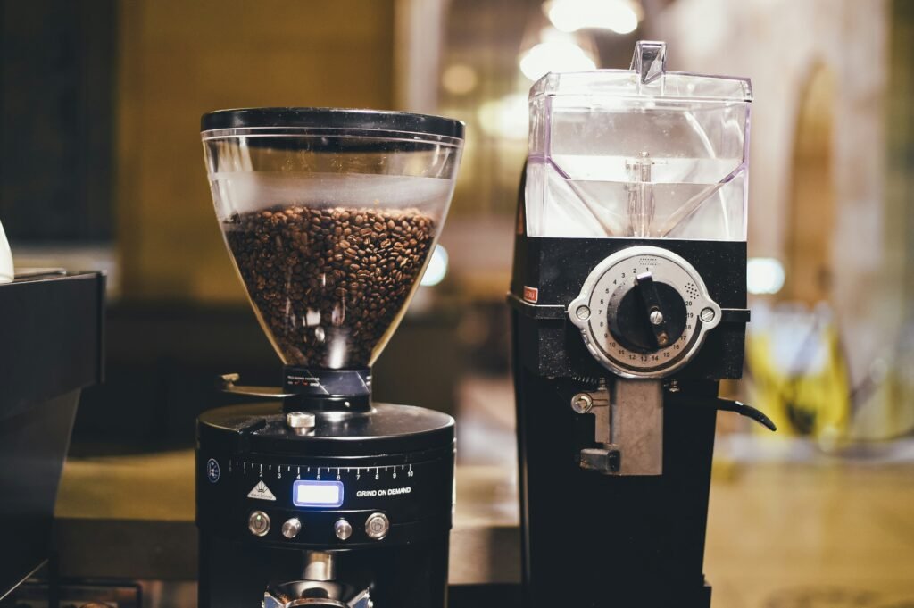 alt with coffee grinder and particle distribution